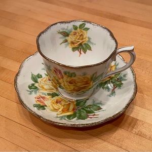 Vintage Collectable Royal Albert Fine Bone China Teacup and Saucer